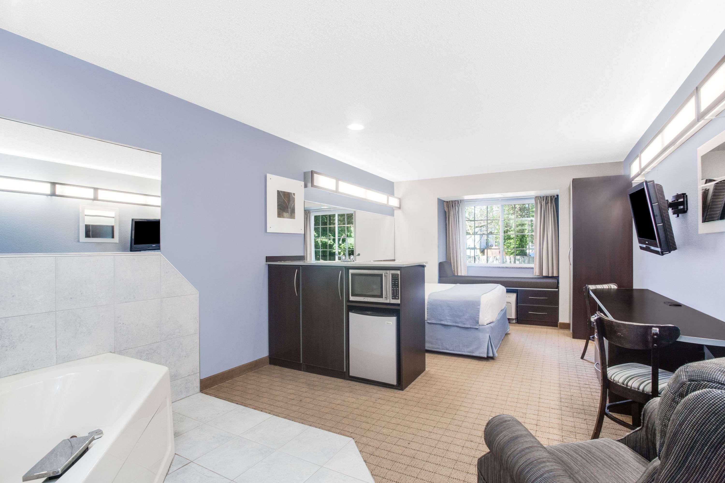 Microtel Inn & Suites Bath Ngoại thất bức ảnh